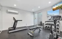 Iconic Heart of DTLA Loft with Rooftop Pool/Jacuzzi/Skyline