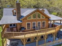 Log Home with Amazing Views of MT. Mitchell/Fireplace /Hot Tub/Pet Friendly Hotels in Broad River