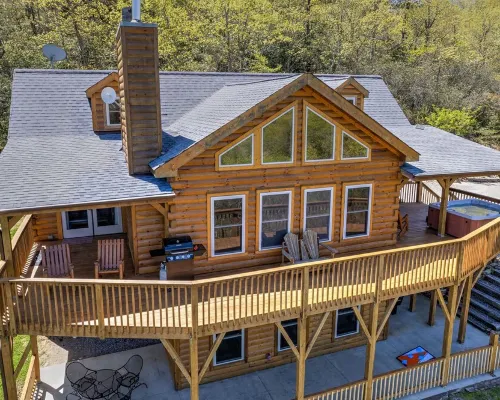 Log Home with Amazing Views of MT. Mitchell/Fireplace /Hot Tub/Pet Friendly Hotels in Broad River