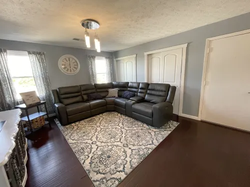 Renovated 2 Bedroom with King Bed, Pets Welcome, Washer & Dryer