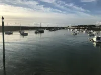 Sea view apartment with south-facing balcony facing the port Wifi