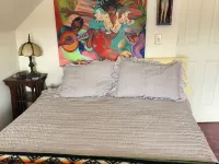 AFFORDABLE Glorified Basecamp -"The Bird House" Hotels in Pray