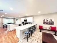 Spacious Living, BBQ, Minutes to DFW Airport, Sleep 16