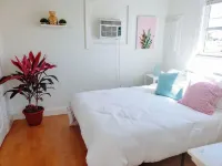 Top SkyBlue Cottage Near Downtown and Beach