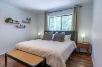 Gorgeous Lake View! HotTub & FirePit & Lake access & King beds
