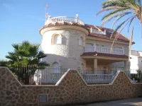 Large villa with private pool 50 meters from the beach