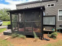 Adventurous tiny house! Located on 1 acre surrounded by evergreen forest