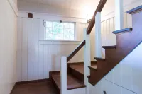 Charming Downtown Home with Wine Nearby. Pet Friendly!!