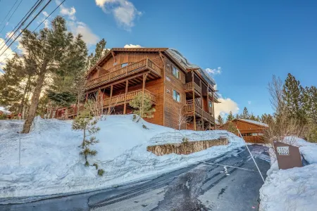 Condo w/ Beautiful Mountain View. Steps from Ski/Trails. Donner Lake. EV outlet