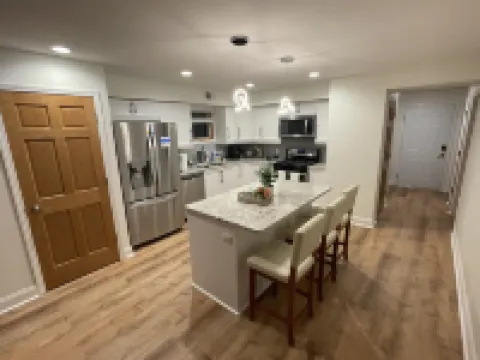 Luxury King Suite—Steps from Mayo Clinic Hospital