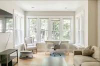 Great Evanston Home- great for traveling families! Parking Included Hotels in Evanston