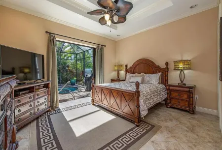 4BR 3BA - King Suite - Heated Pool&Spa - Walk or bike to  Vanderbilt Beach