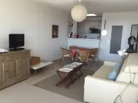Cassis, Apartment with terrace, sea and cliff views. Private parking, Wifi.