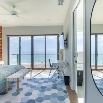 Oceanfront 4-bed Villa with private pool. Weekly discount for spring and summer.