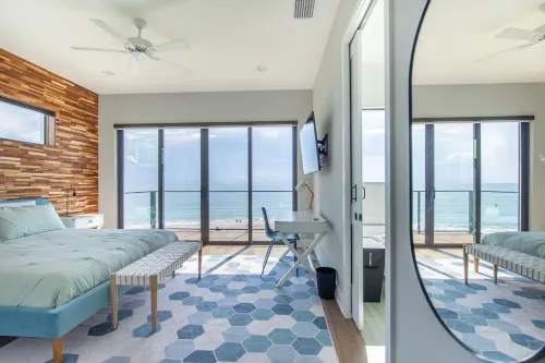 Oceanfront 4-bed Villa with private pool. Weekly discount for spring and summer.