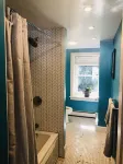 Stylish Stone Row Apartment in Historic Downtown Отели рядом с достопримечательностью «Mauch Chunk Museum & Cultural Center»