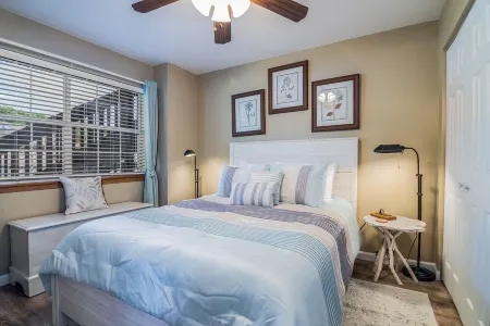 Welcome to "A Change of View" We have a walk-in Luxury Condo on Table Rock Lake.