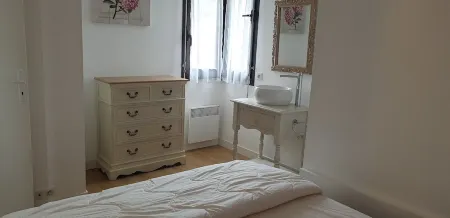 Beautiful Balcony Apartment with sea view in the center of Concarneau Отели в г. Конкарно