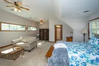 Waterfront Getaway: Kayaks, Paddle Board, Fishing!