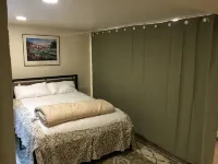 850sq. ft basement apartment in quiet area of Rock Creek Park 住宿飯店