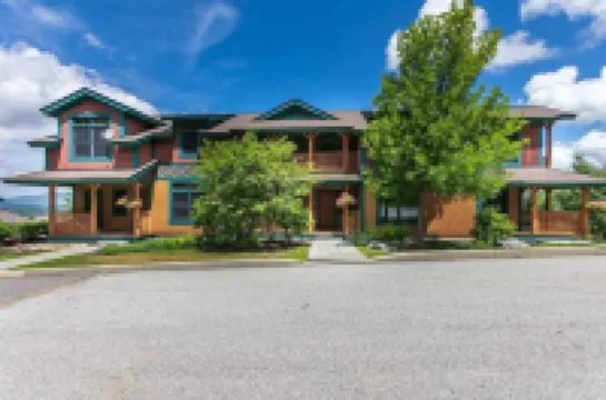 Ski In / Ski Out Treetops Home with Outdoor Private Spa