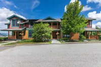 Ski In / Ski Out Treetops Home with Outdoor Private Spa Hotels in Stratton Mountain