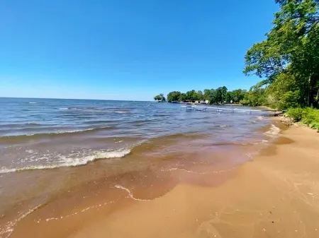 3Br Cabin on the Lake with Sandy Beach, Kayaks, Docks and Firepit