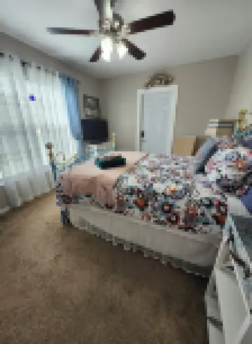 Adorable Sunny Priv. Entrance Suite & Bathroom w/ Patio Close to Beach & Center