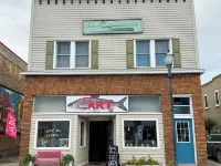 2-Bedroom Apartment in the Heart of Downtown Munising Hoteles en Munising