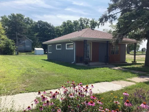 Cozy Beach Cottage. Great lake views. Lake access! Sleeps 6 efficiently. Hotels in Storm Lake