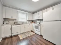 Cute Modern Townhouse Close to MTSU, Parks & Downtown: Large Master & Coffee Bar