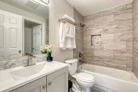 » WOW! Dazzling Townhouse Duplex « AC & Fast WIFI