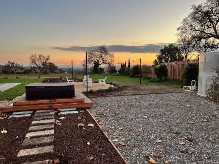 Resort-Like Amenities Inside & Out, Close to Downtown Paso, Great for Families Отели рядом с достопримечательностью «Studios on the Park»