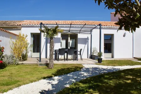 Charmante Maison 4 au Centre de L'ile D'oléron Отели в г. Сен-Пьер-д'Олерон