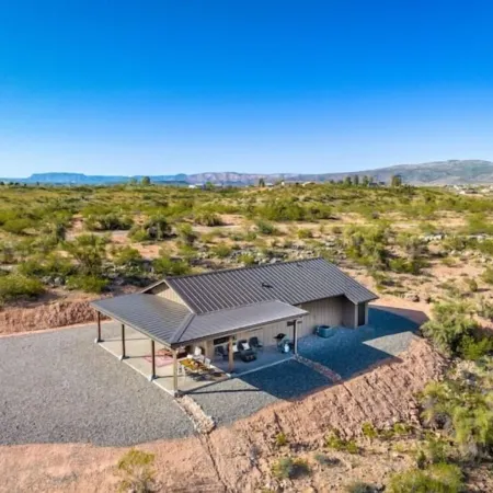 New mountain top retreat w/ 270° stunning views