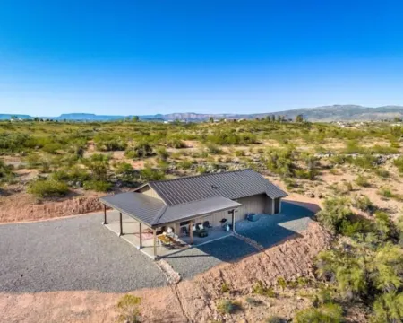 New mountain top retreat w/ 270° stunning views Hotels in Cornville