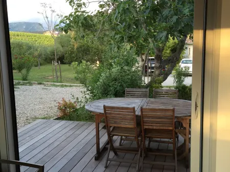 A charming and quiet apartment in a residential area Отели рядом с достопримечательностью «Port de plaisance Mare È Stagnu - Portu di turismu Mare È Stagnu»