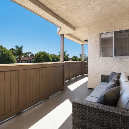 Coastal NEWLY RENOVATED Condo in Dana Point. Walking distance to the Salt Creek!