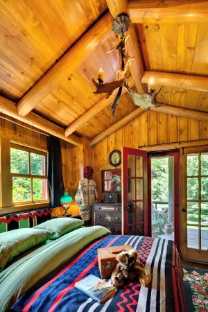 EXPERIENCE LAKESIDE LUXURY AT MAPLE CABIN: YOUR IDYLLIC RETREAT IN STAR LAKE, WI