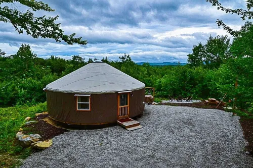 Cozy Luxury Mountain View Yurt! HOT TUB, WiFI, A/C and Shower!!