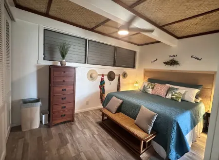 Beautiful Ocean-view Kailua-Kona Condo! 5 min walk to the beach! Отели рядом с достопримечательностью «Сэди Сеймур Ботаникал Гарденс энд Кона Эдьюкейшенал Сентер»