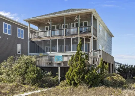 Spacious Home w/Ocean Views at Quiet end of Island