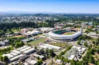 Beautiful 2 bdrm, 1 Bath 4 blocks from The U of O,