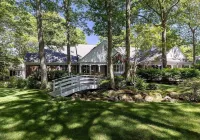 PRIVATE LARGE UPDATED HOME , MINUTES AWAY FROM WINERIES AND BEACHES