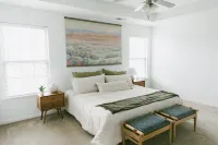 "The Kearney" BRIGHT MODERN STAY w/ Yard - 3BR