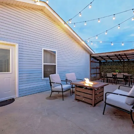 Spacious 3Bd Home~10Min IU Baseball~2 K Beds~Huge Kitchen~Fire Pit+Ping Pong