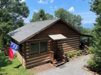 Log Cabin, Hot Tub and HUGE Mountain Views!