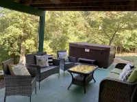 Romantic getaway with hot tub!