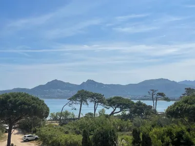 Apartment with 2 Bedrooms and All Amenities Hotels in 