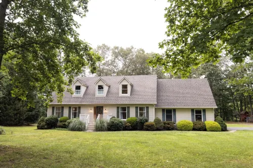 Private Peaceful Waterfront House with Pool & Hot Tub